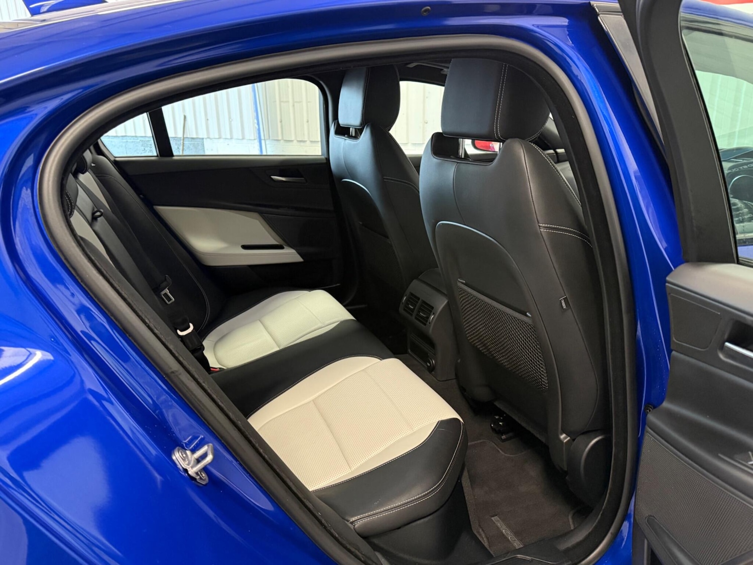 Used Jaguar XE 2018 for sale - 76772123: Photo 15