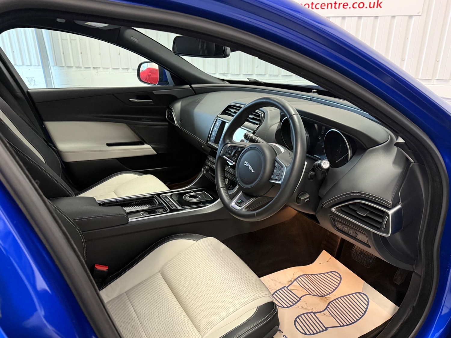 Used Jaguar XE 2018 for sale - 76772123: Photo 18