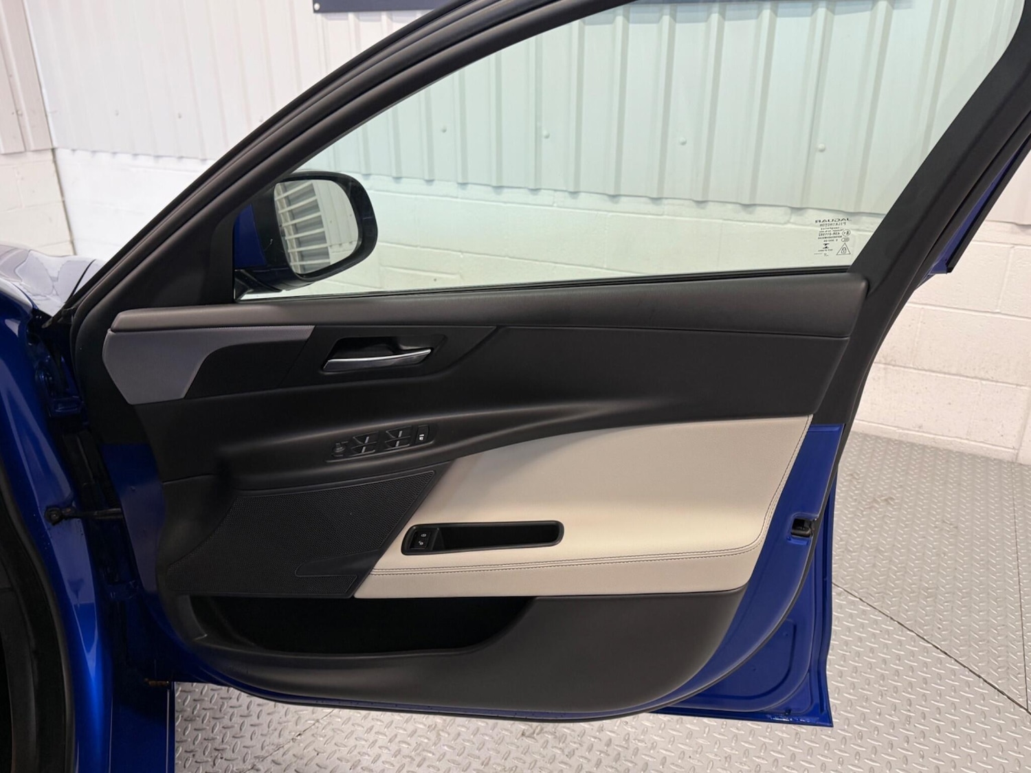 Used Jaguar XE 2018 for sale - 76772123: Photo 20