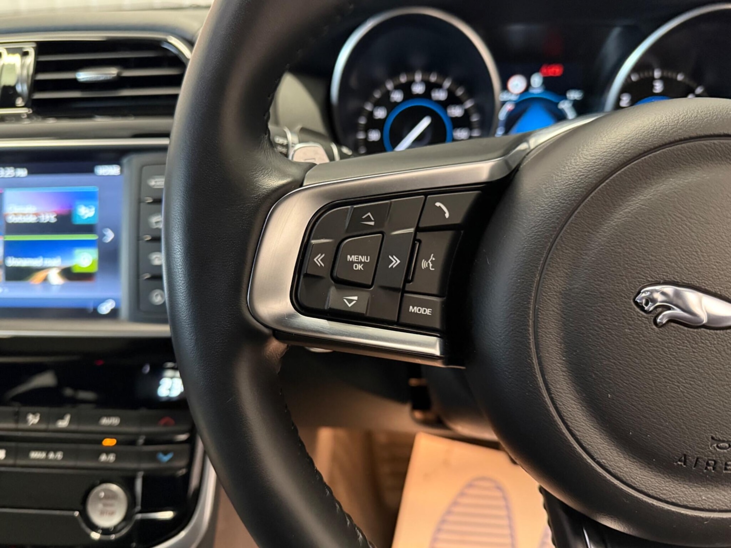 Used Jaguar XE 2018 for sale - 76772123: Photo 22