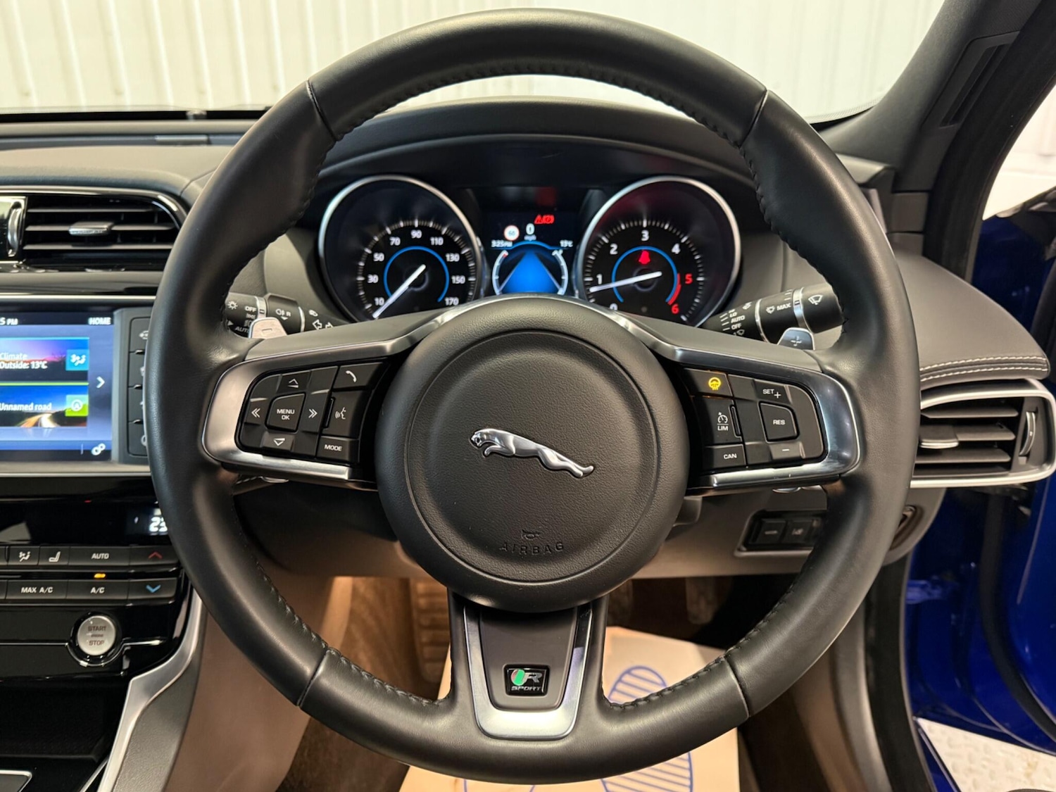 Used Jaguar XE 2018 for sale - 76772123: Photo 23