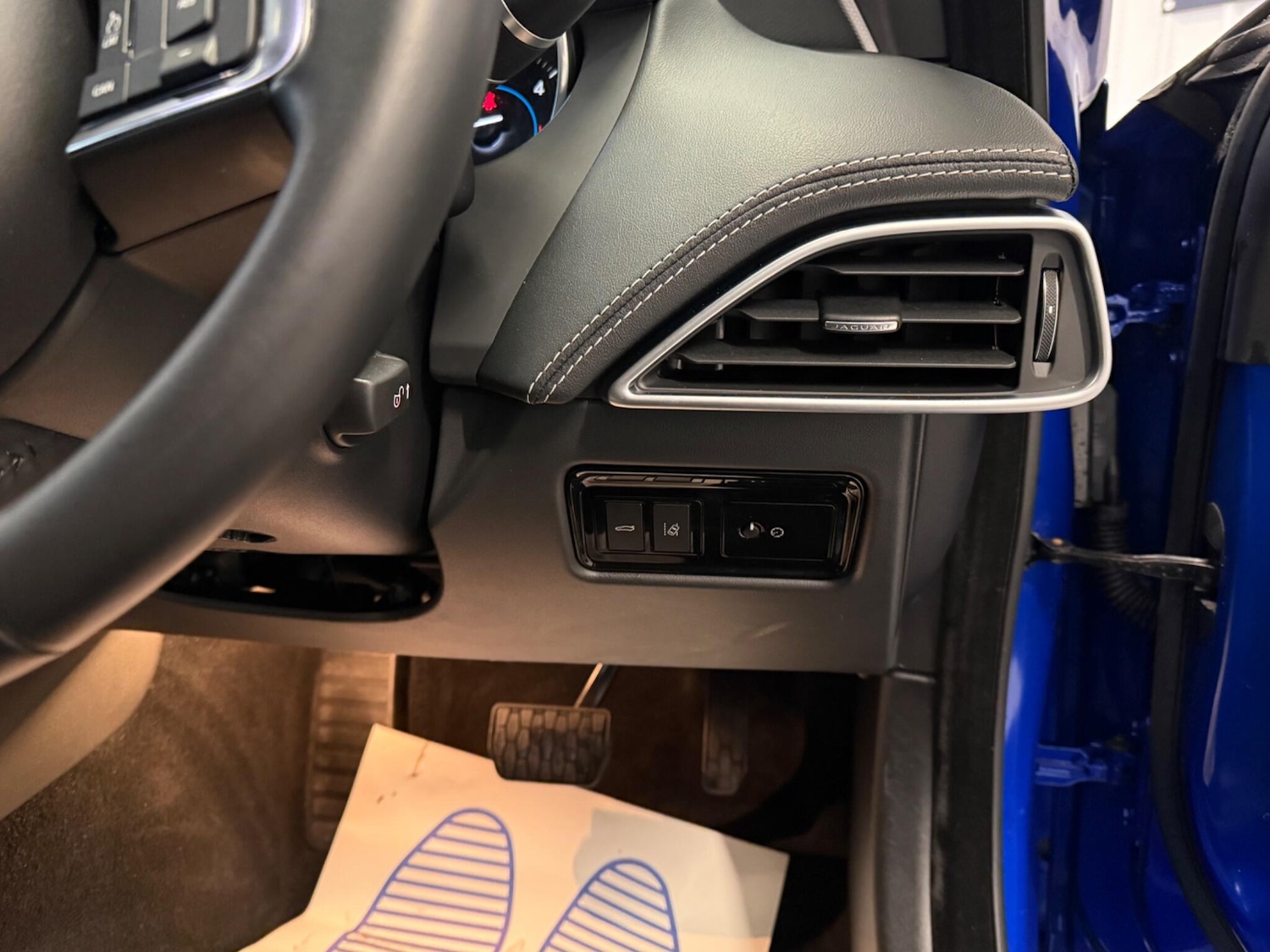 Used Jaguar XE 2018 for sale - 76772123: Photo 25