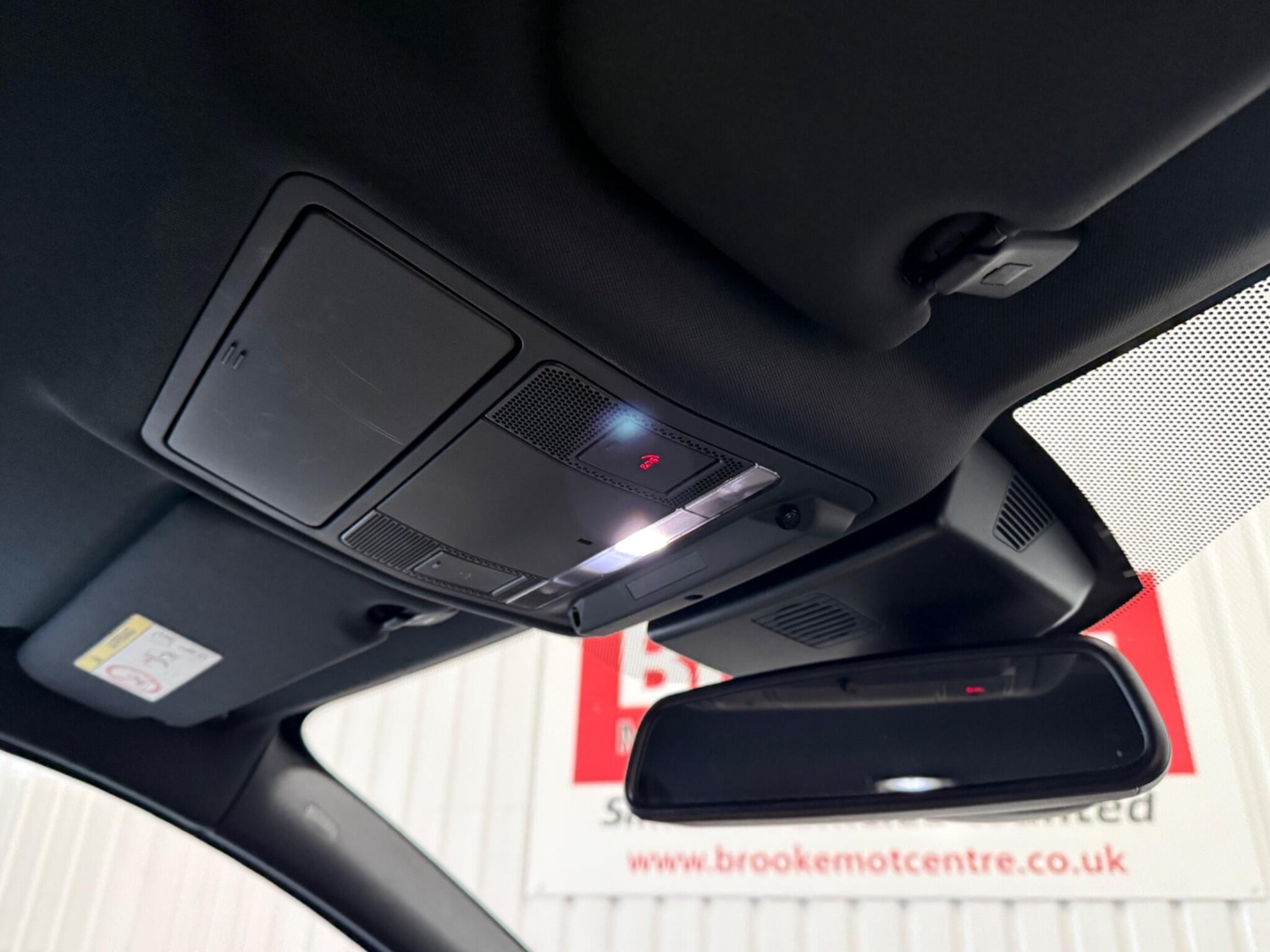 Used Jaguar XE 2018 for sale - 76772123: Photo 30