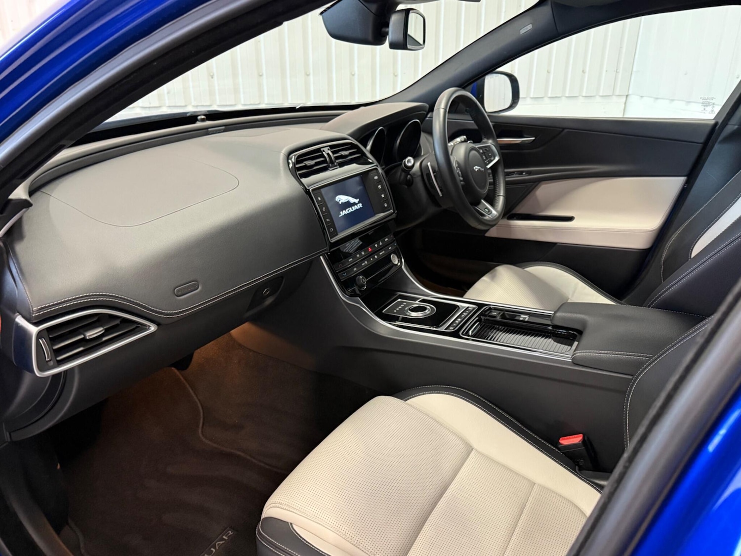 Used Jaguar XE 2018 for sale - 76772123: Photo 9