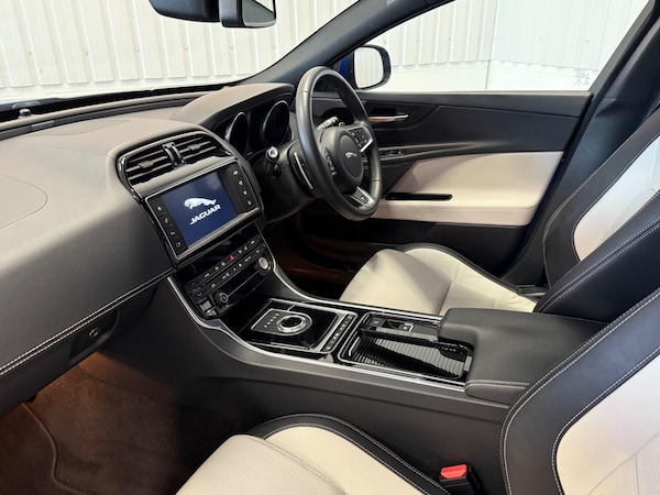 Used Jaguar XE 2018 for sale - 76269702: Photo 13