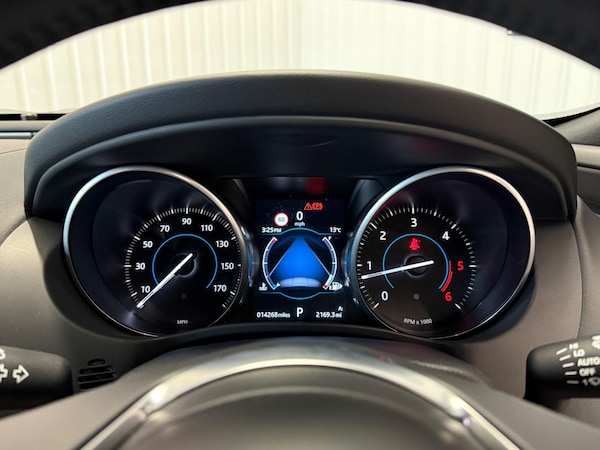 Used Jaguar XE 2018 for sale - 76269702: Photo 26