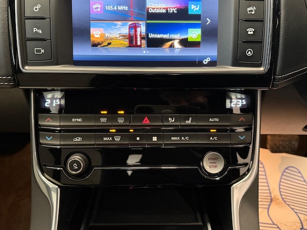 Used Jaguar XE 2018 for sale - 76269702: Photo 28