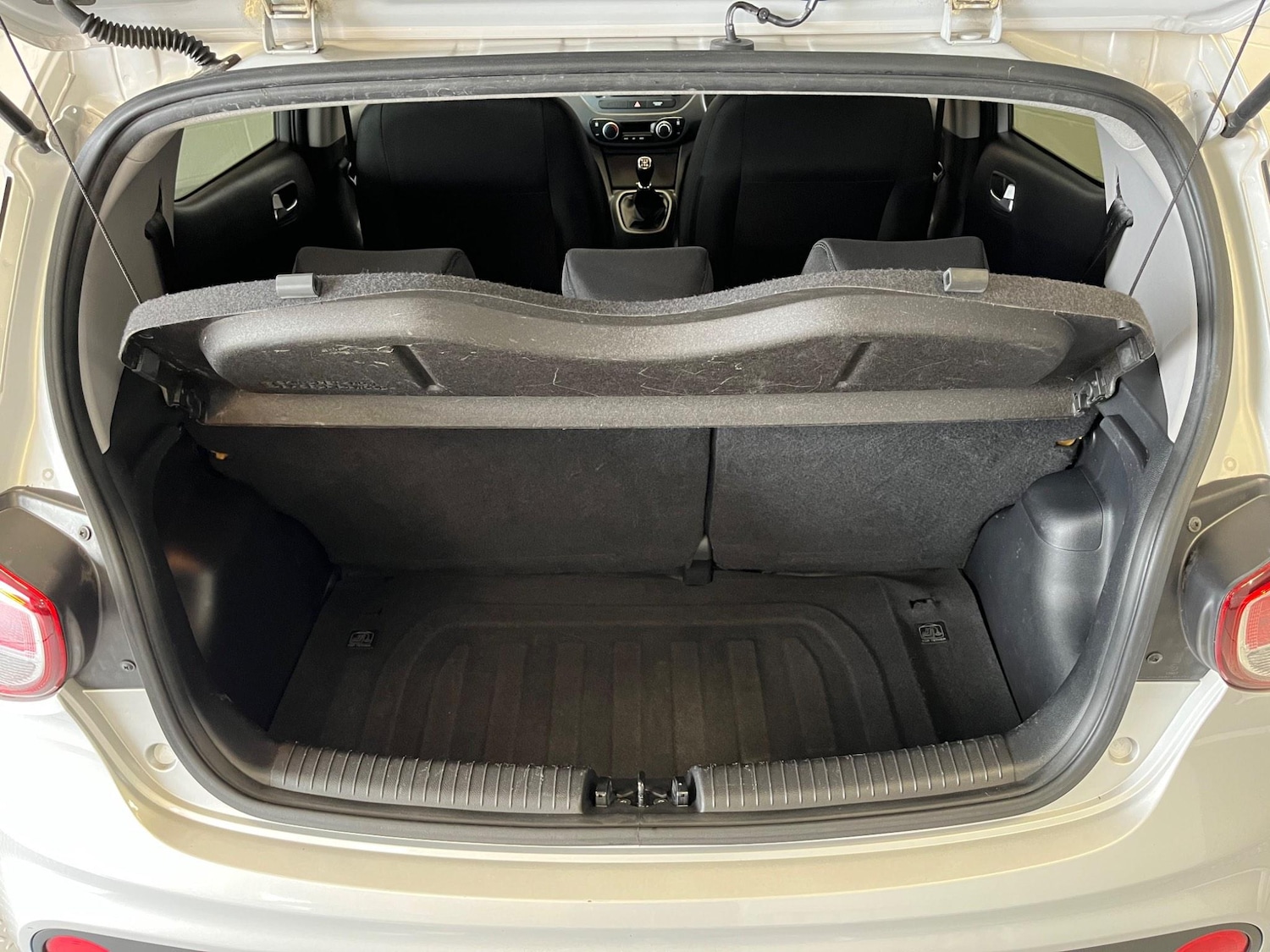 Used Hyundai i10 2017 for sale - 77215504: Photo 16