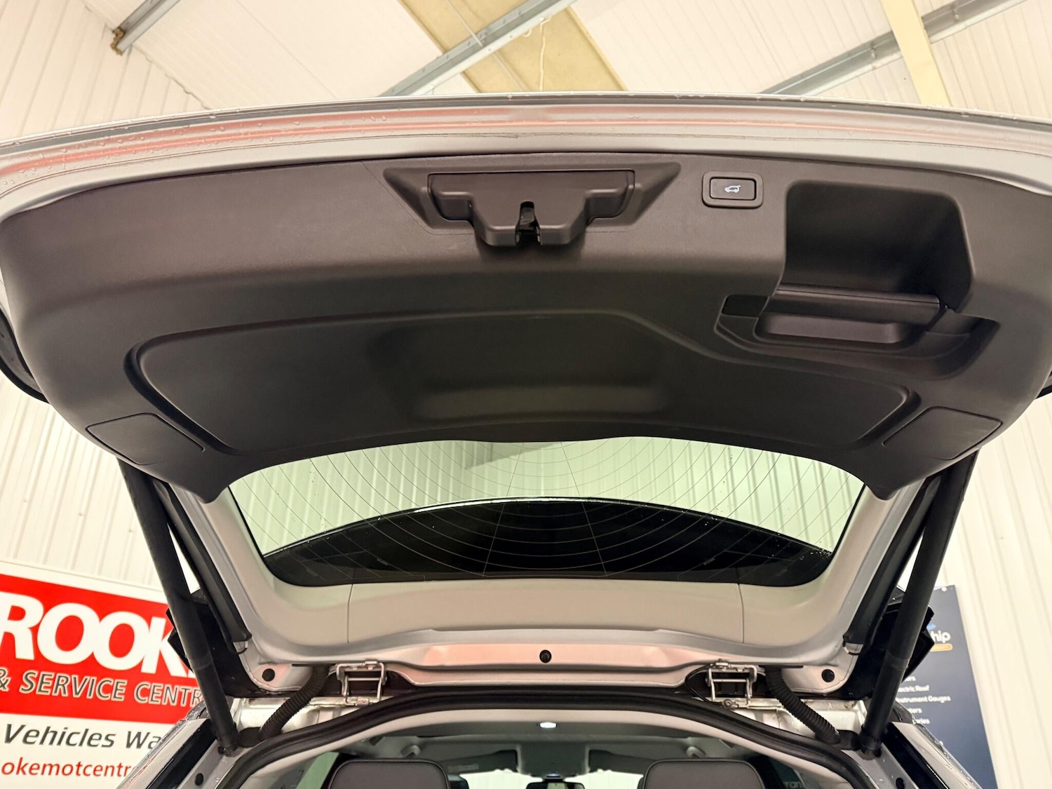 Used Land Rover Discovery Sport 2018 for sale - 76584730: Photo 16