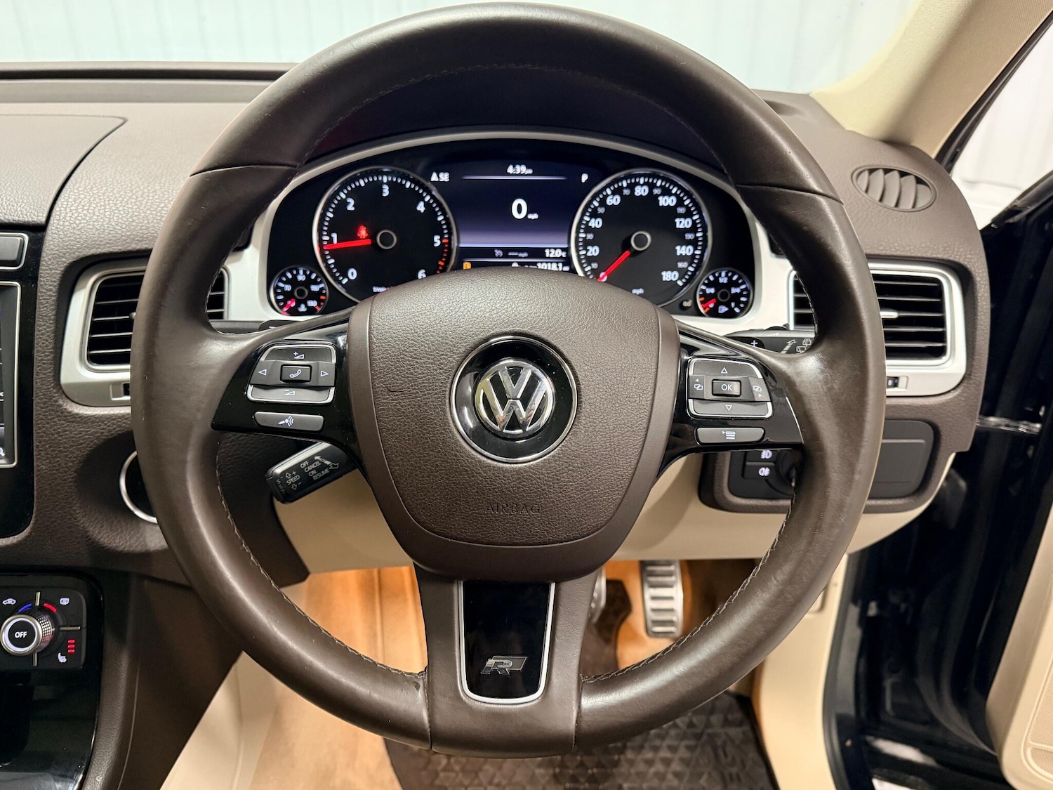 Used Volkswagen Touareg 2017 for sale - 76781696: Photo 24