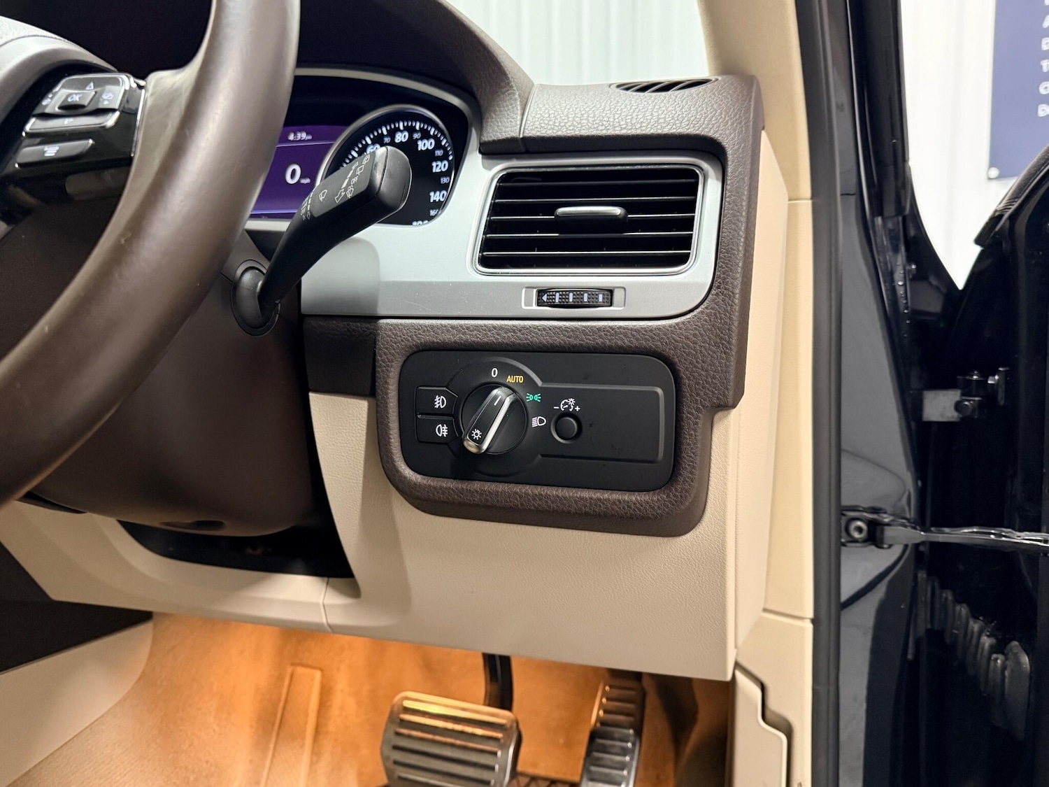 Used Volkswagen Touareg 2017 for sale - 76781696: Photo 25