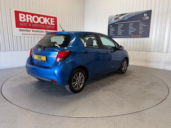 Used Toyota Yaris 2015 for sale - 79698800: Photo