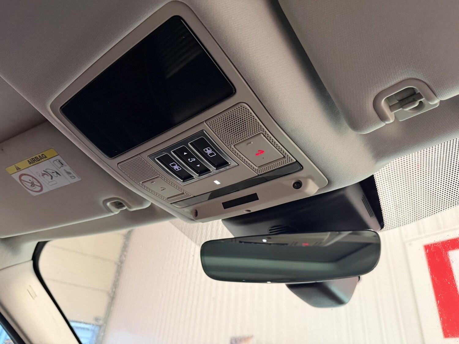 Used Land Rover Discovery 2017 for sale - 76613427: Photo 32