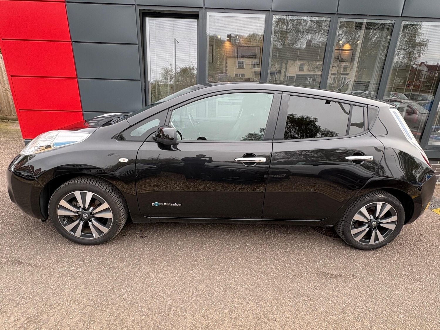 Used Nissan Leaf 2015 for sale - 78205143: Photo 9