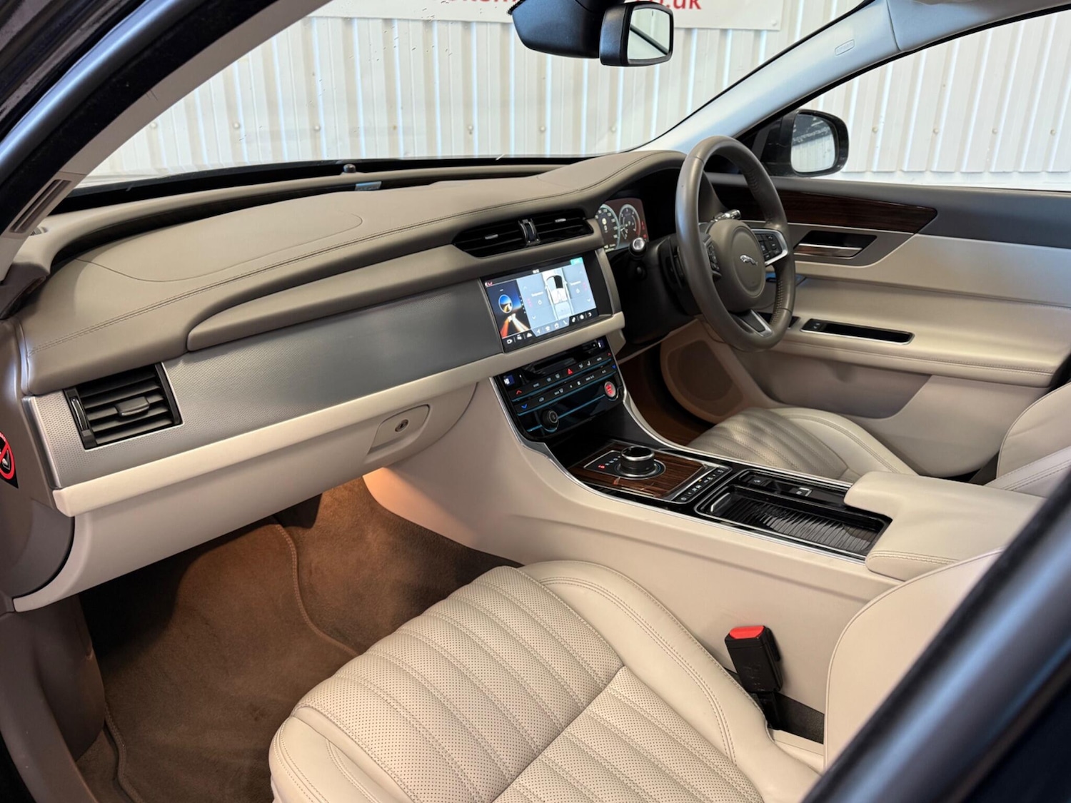 Used Jaguar XF 2018 for sale - 77625189: Photo 11