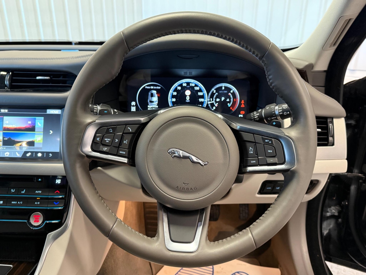 Used Jaguar XF 2018 for sale - 77625189: Photo 22