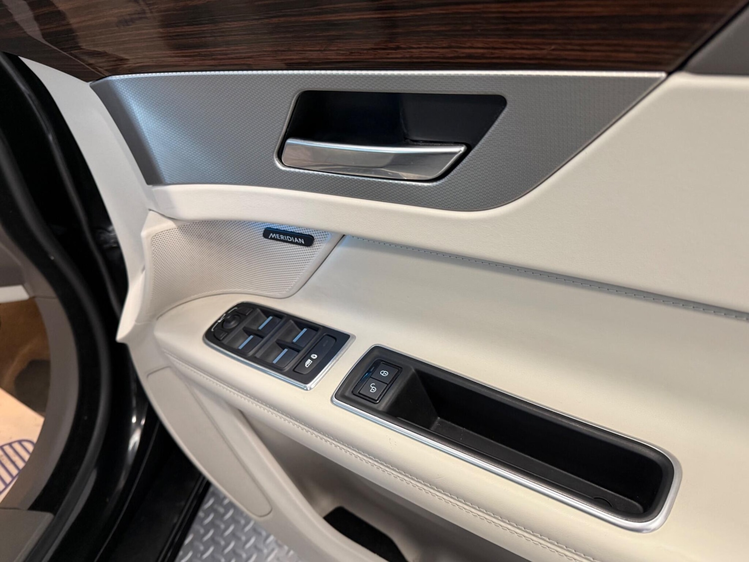 Used Jaguar XF 2018 for sale - 77625189: Photo 24