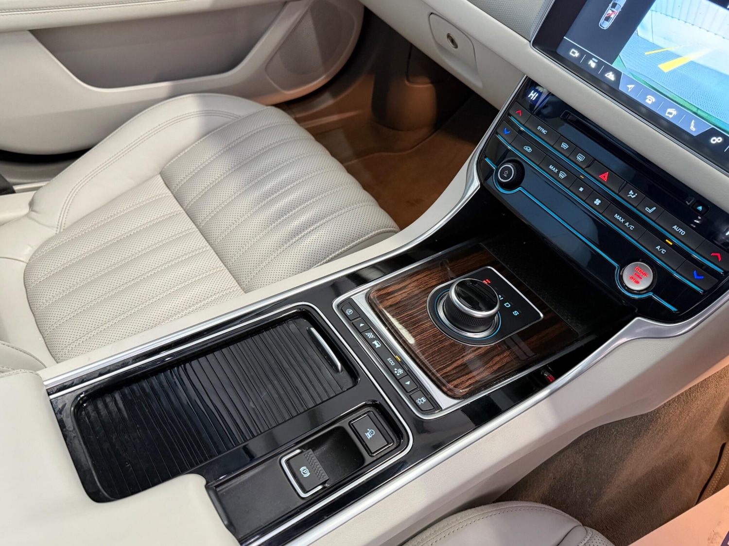 Used Jaguar XF 2018 for sale - 77625189: Photo 32