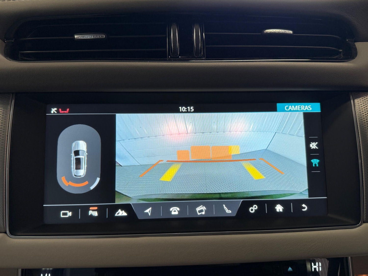 Used Jaguar XF 2018 for sale - 77625189: Photo 33