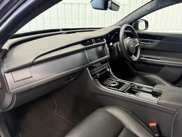 Used Jaguar XF 2019 for sale - 76259118: Photo 9
