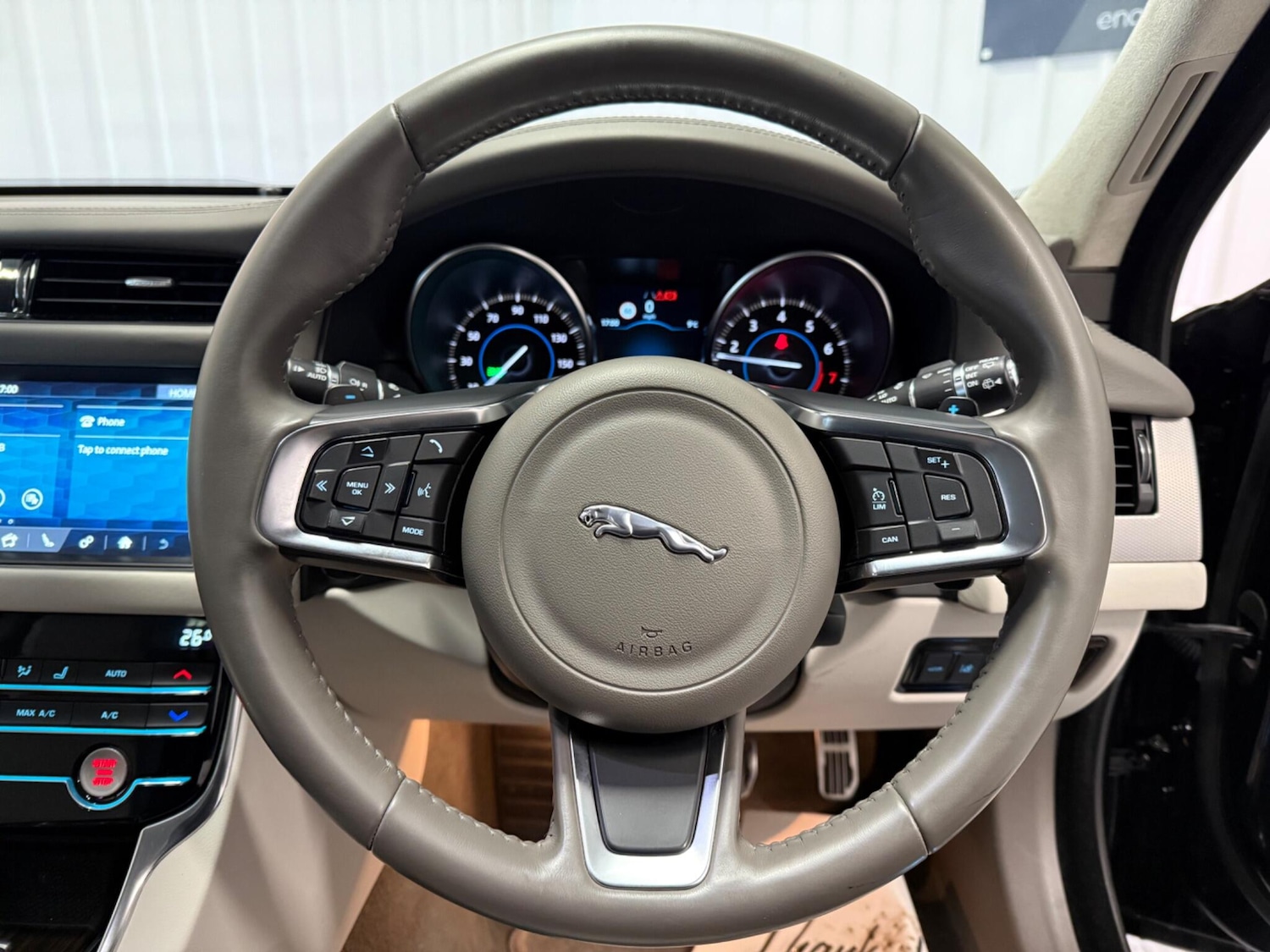 Used Jaguar XF 2019 for sale - 76606972: Photo 22