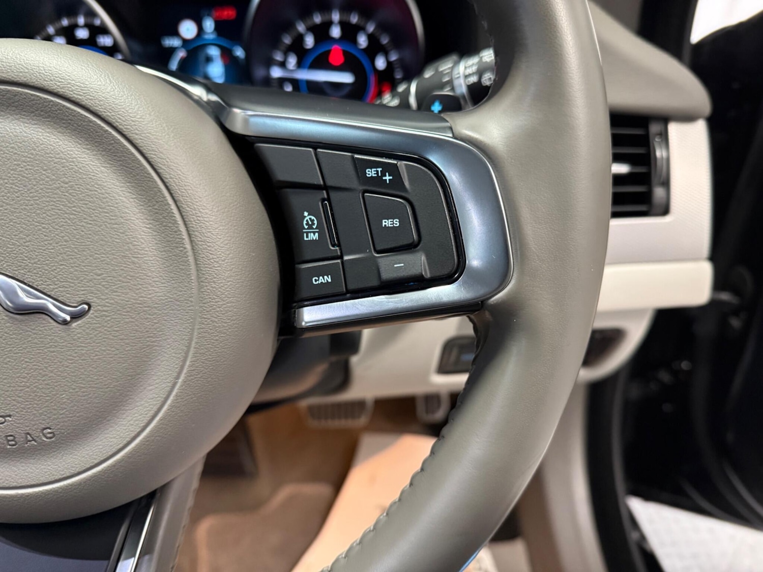 Used Jaguar XF 2019 for sale - 76606972: Photo 26