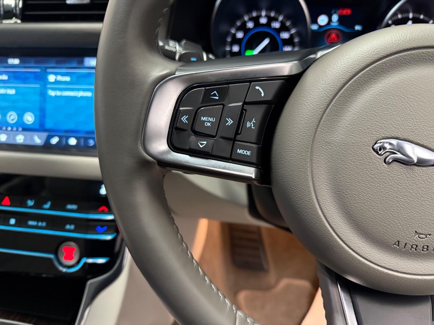 Used Jaguar XF 2019 for sale - 76606972: Photo 27