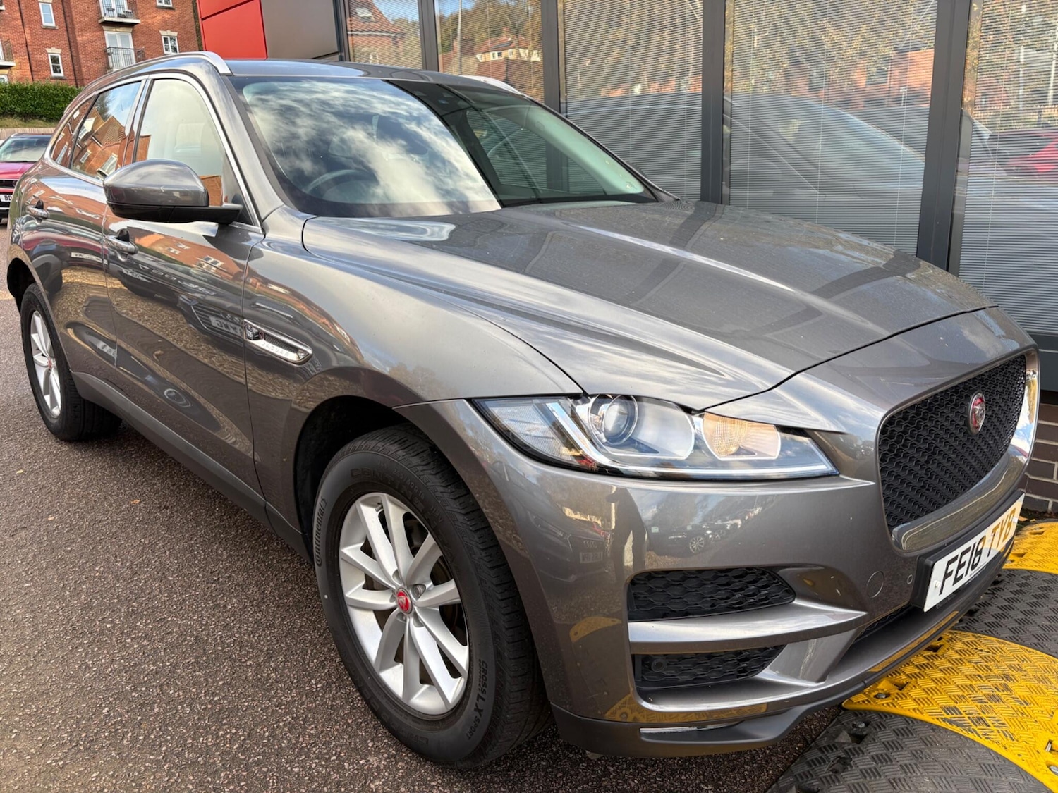 Used Jaguar F-Pace 2018 for sale - 76584278: Photo 1