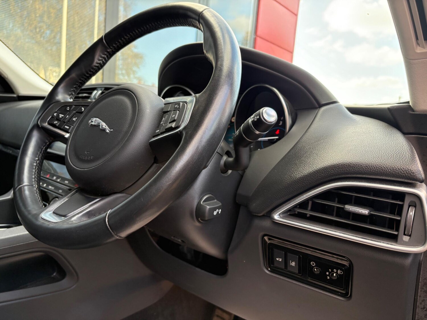 Used Jaguar F-Pace 2018 for sale - 76584278: Photo 17