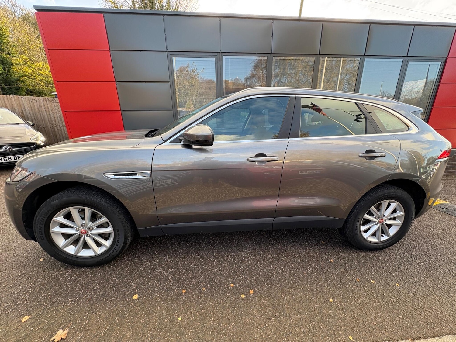 Used Jaguar F-Pace 2018 for sale - 76584278: Photo 8