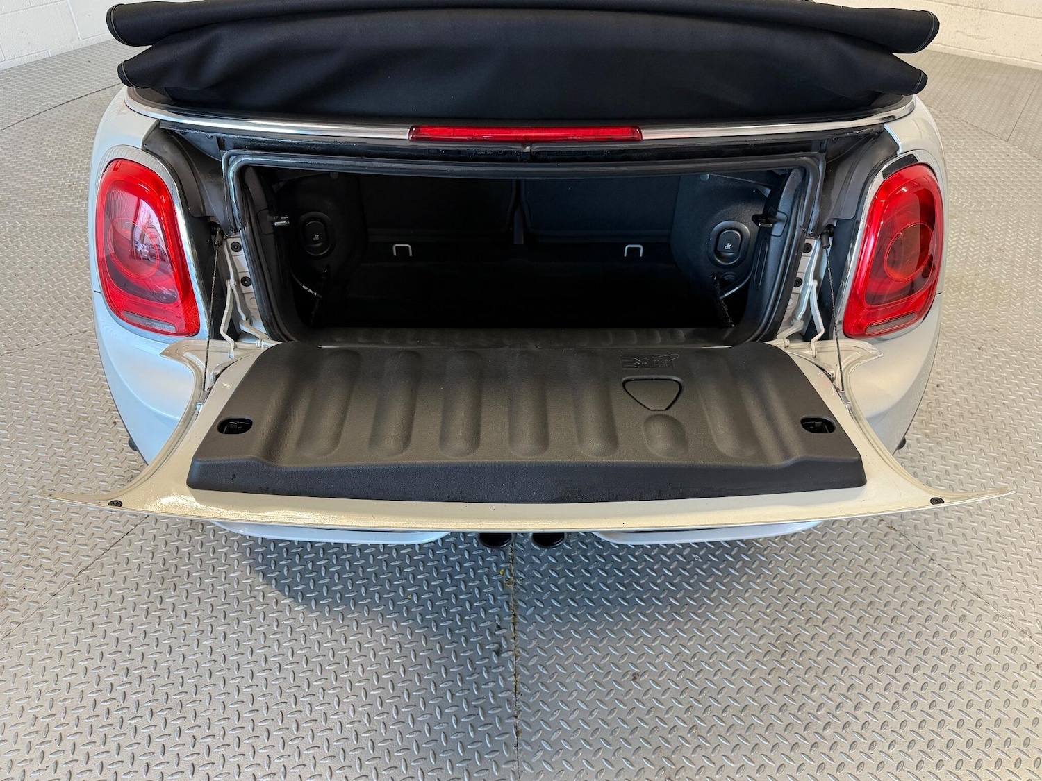 Used MINI Convertible 2016 for sale - 77633329: Photo 21