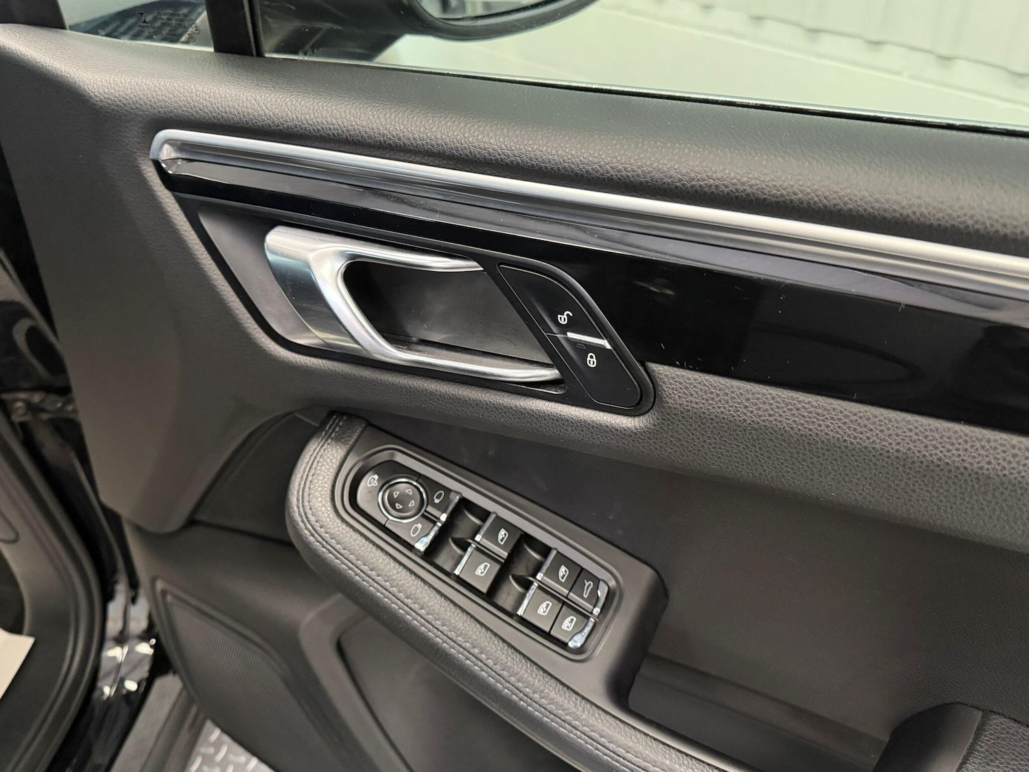Used Porsche Macan 2016 for sale - 76167402: Photo 14