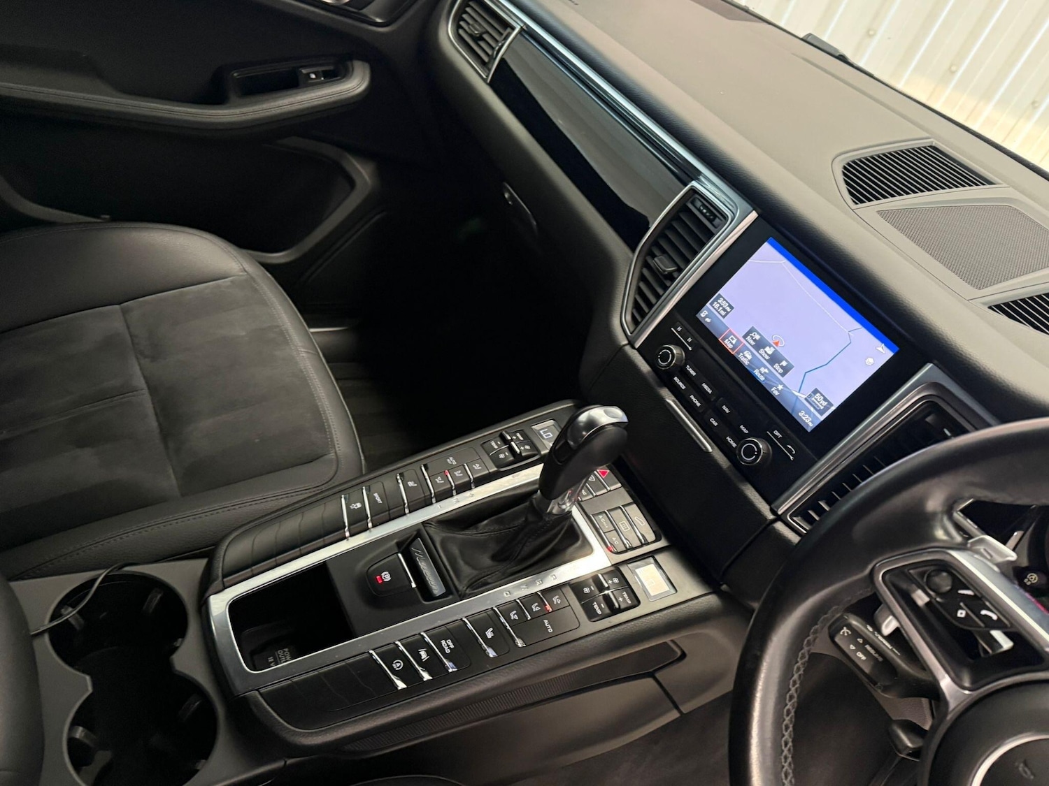 Used Porsche Macan 2016 for sale - 76167402: Photo 16