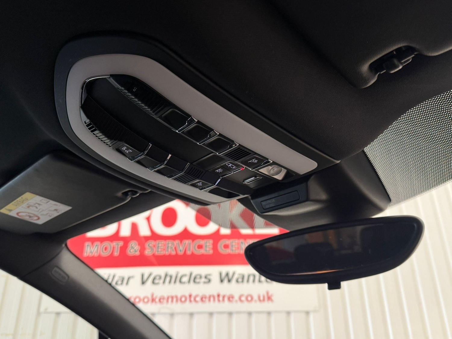 Used Porsche Macan 2016 for sale - 76167402: Photo 32