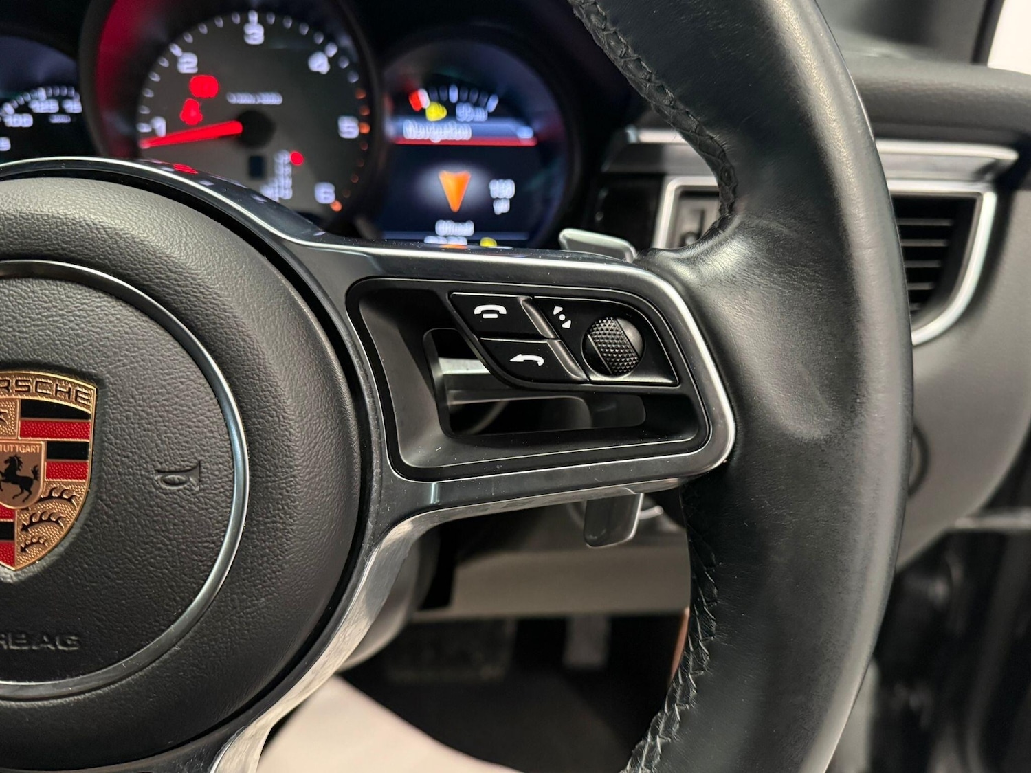 Used Porsche Macan 2016 for sale - 76167402: Photo 34