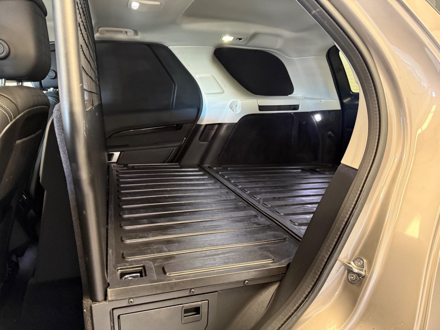 Used Land Rover Discovery 2022 for sale - 77993749: Photo 15