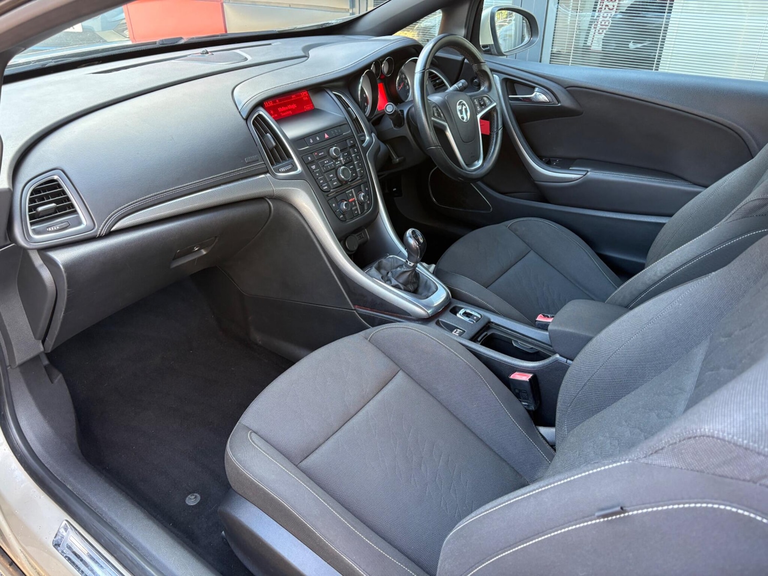 Used Vauxhall Cascada 2014 for sale - 77238444: Photo 11