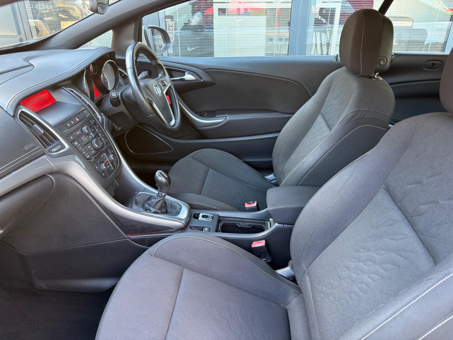 Used Vauxhall Cascada 2014 for sale - 77238444: Photo 15