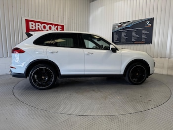Used Porsche Cayenne 2015 for sale - 79201390: Photo