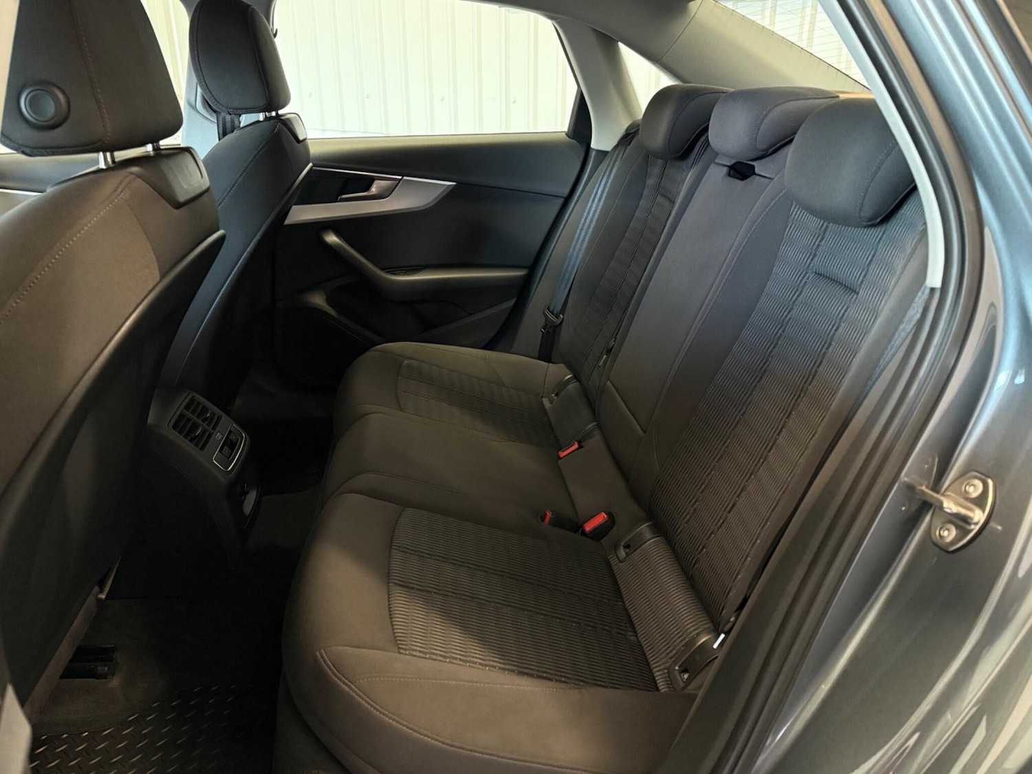 Used Audi A4 2016 for sale - 76348901: Photo 15