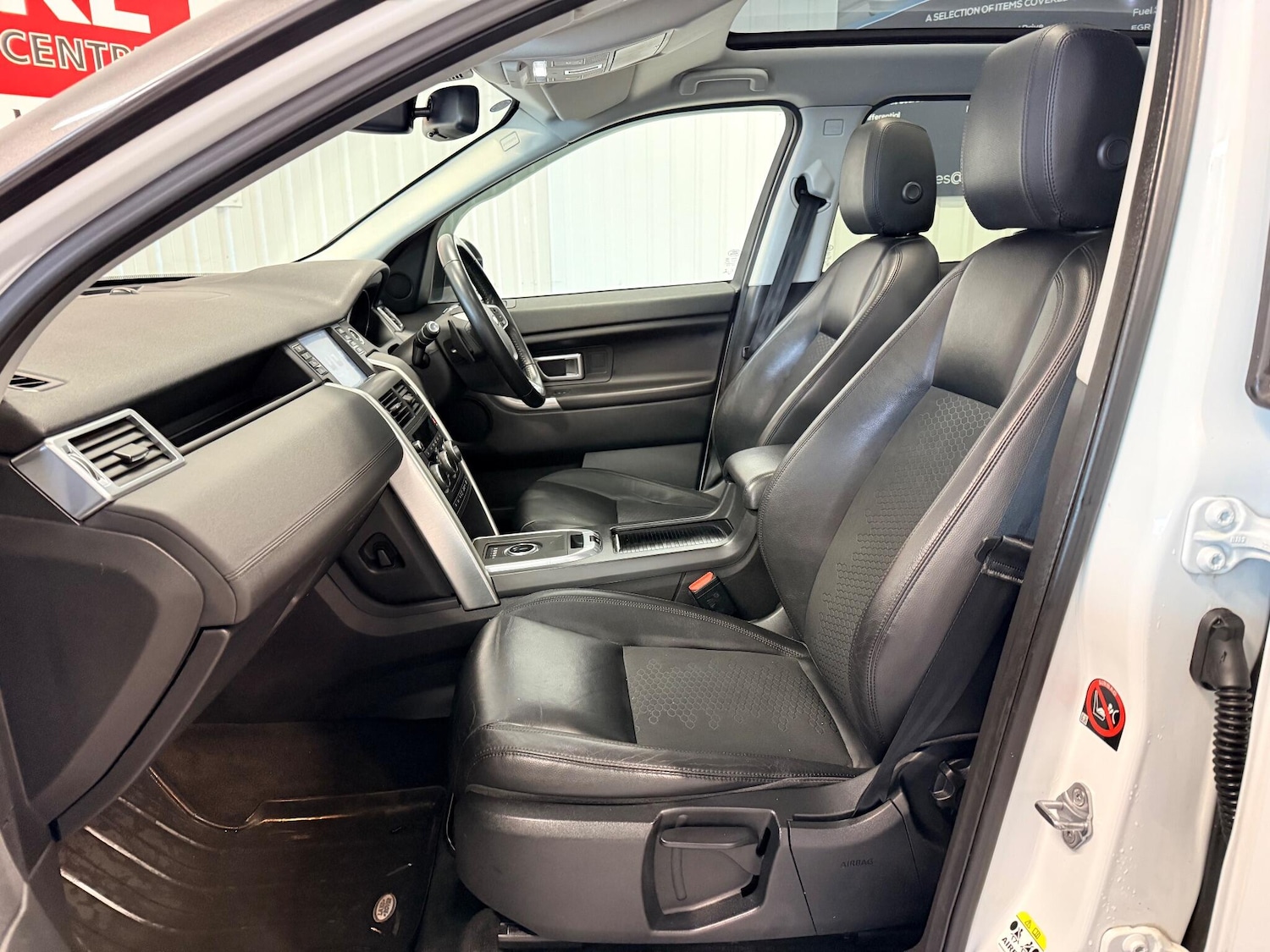 Used Land Rover Discovery Sport 2016 for sale - 76953292: Photo 11