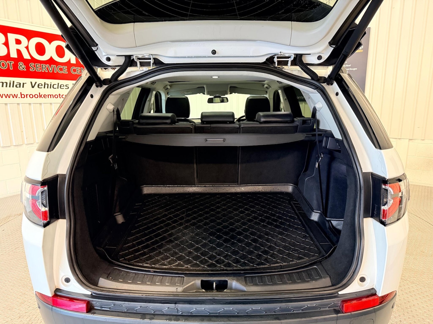 Used Land Rover Discovery Sport 2016 for sale - 76953292: Photo 18