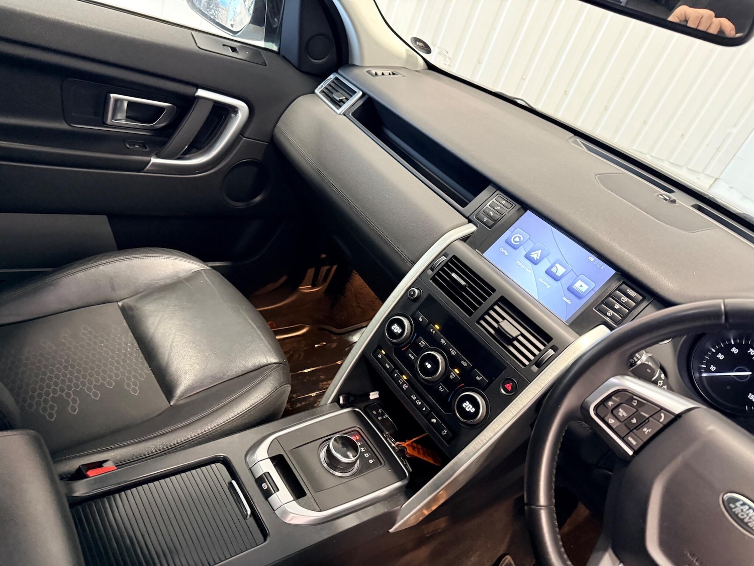 Used Land Rover Discovery Sport 2016 for sale - 76953292: Photo 25