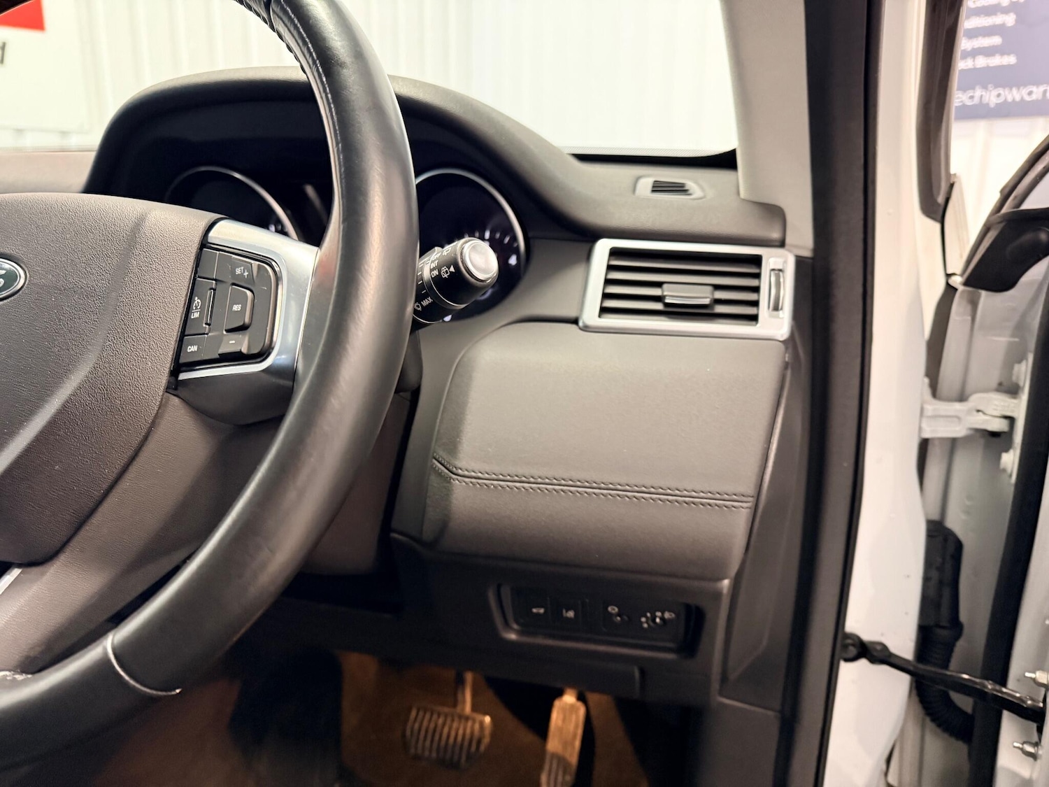 Used Land Rover Discovery Sport 2016 for sale - 76953292: Photo 26