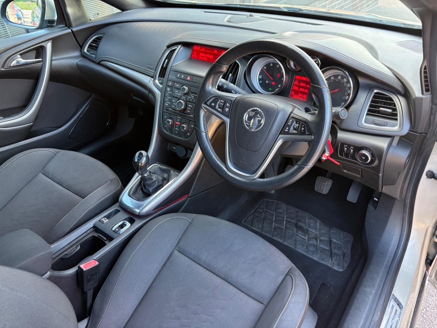 Used Vauxhall Cascada 2014 for sale - 76189735: Photo 17