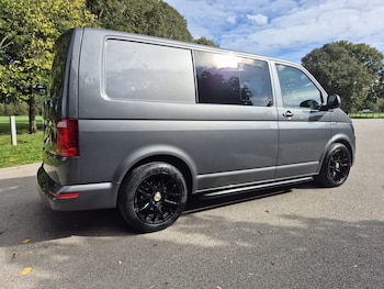 Used Volkswagen Transporter 2018 for sale - 76082330: Photo