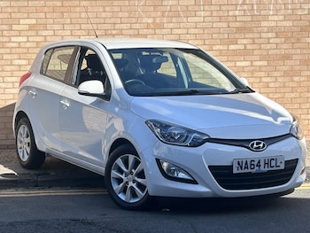 Used Hyundai i20 2014 for sale - 75999947: Photo