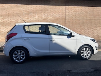 Used Hyundai i20 2014 for sale - 75999947: Photo