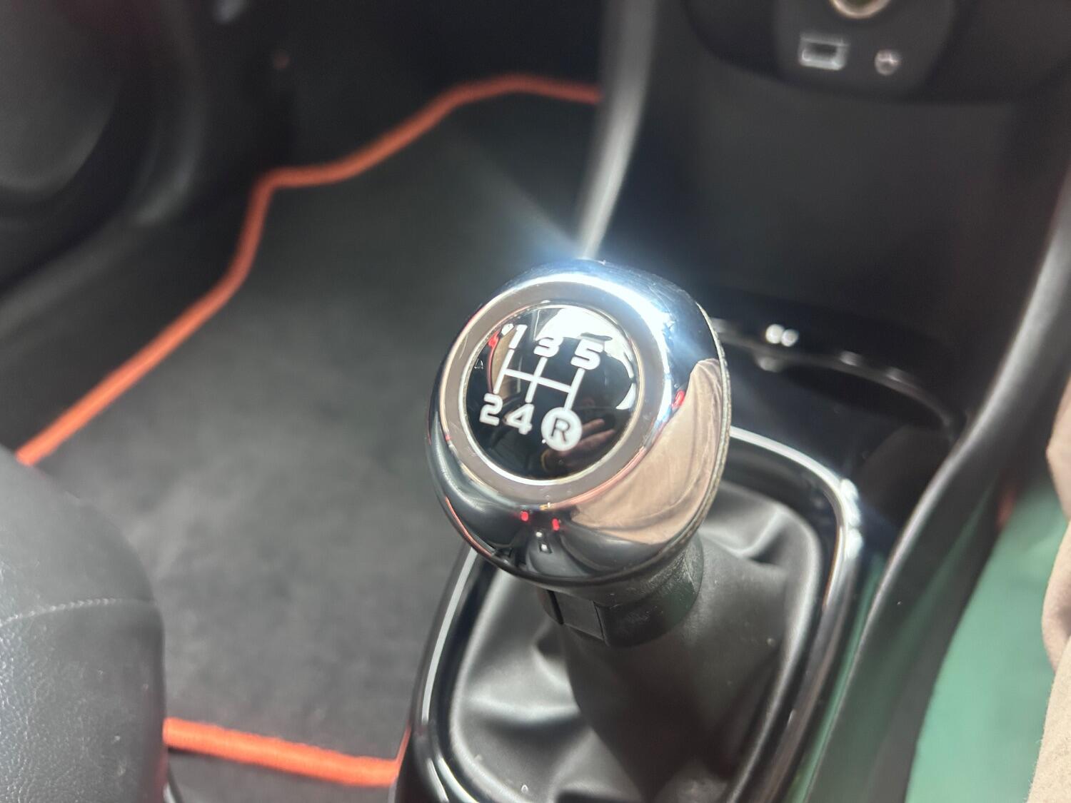 Used Toyota AYGO 2015 for sale - 76324780: Photo 28