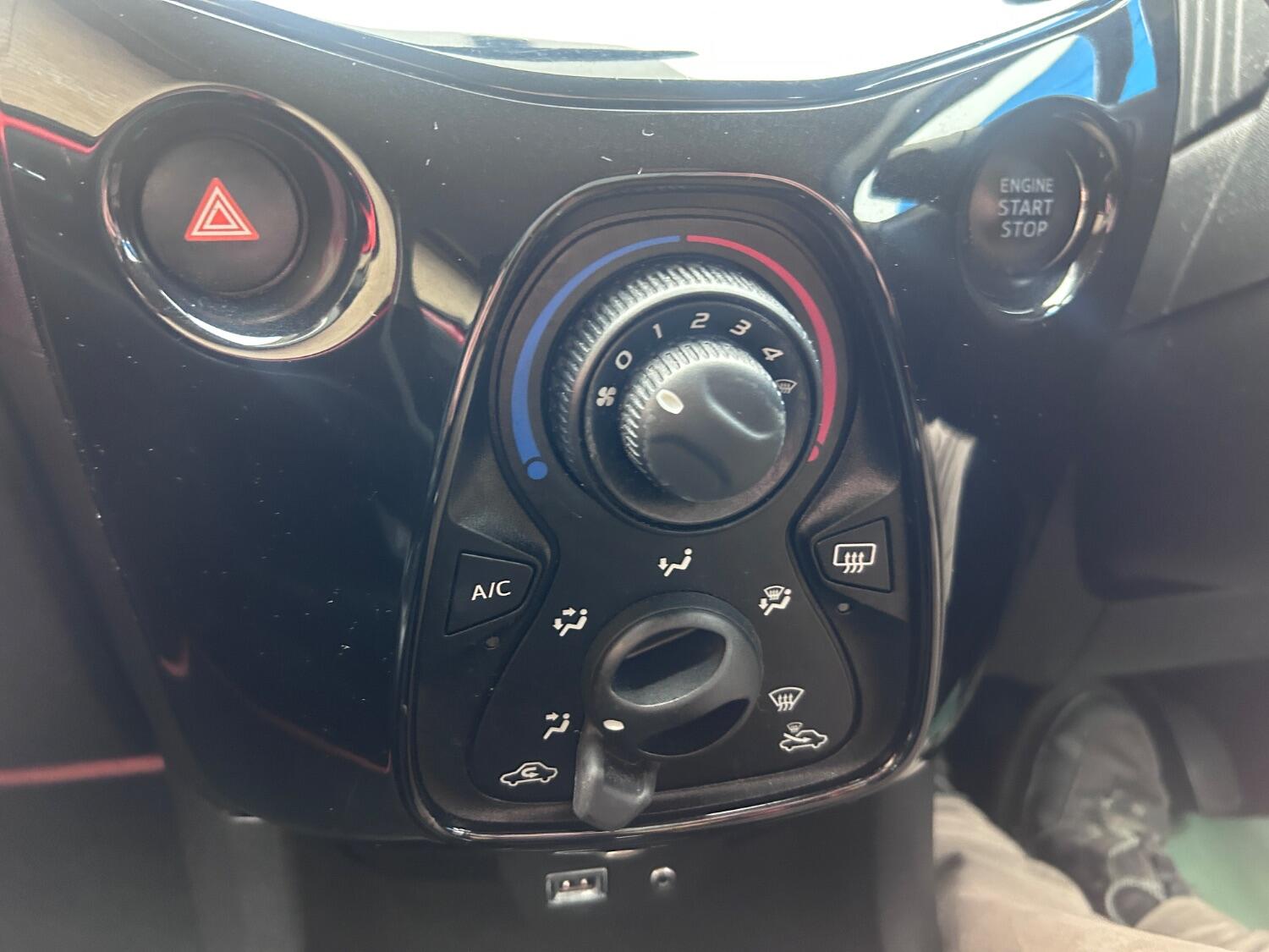 Used Toyota AYGO 2015 for sale - 76324780: Photo 29